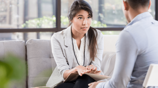 Welche Behandlungsoptionen gibt es zur symptomatischen Behandlung von APDS?